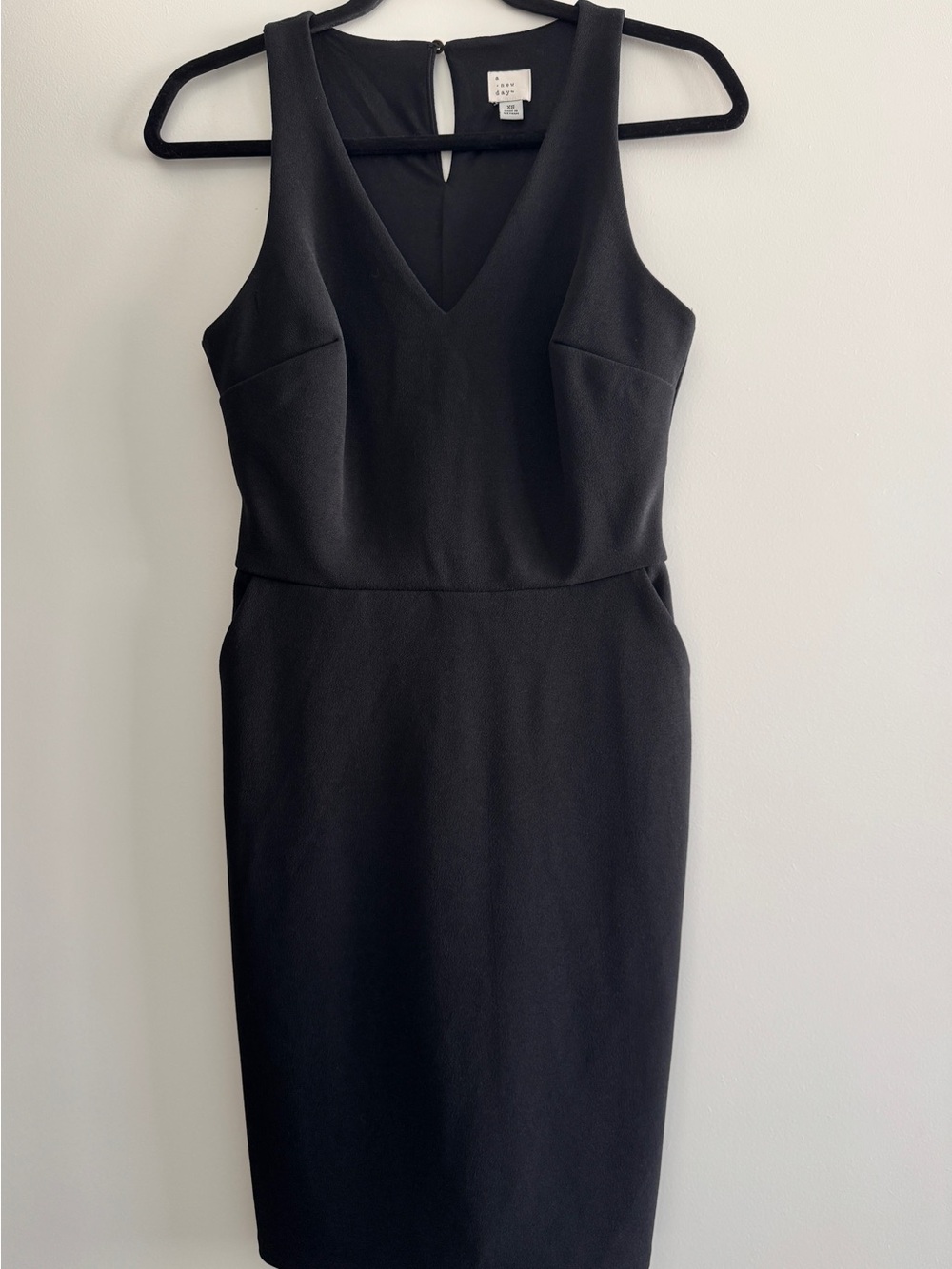 Black V-Neck Sleeveless Sheath Dress + Pockets